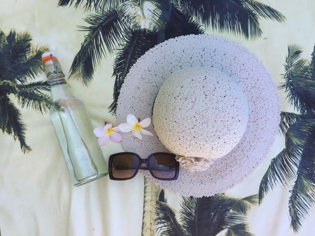 mariane-water-hat-sunglasses